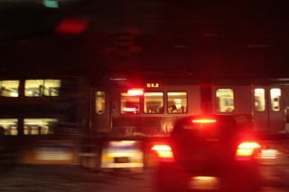 通勤電車　神保原駅の踏切